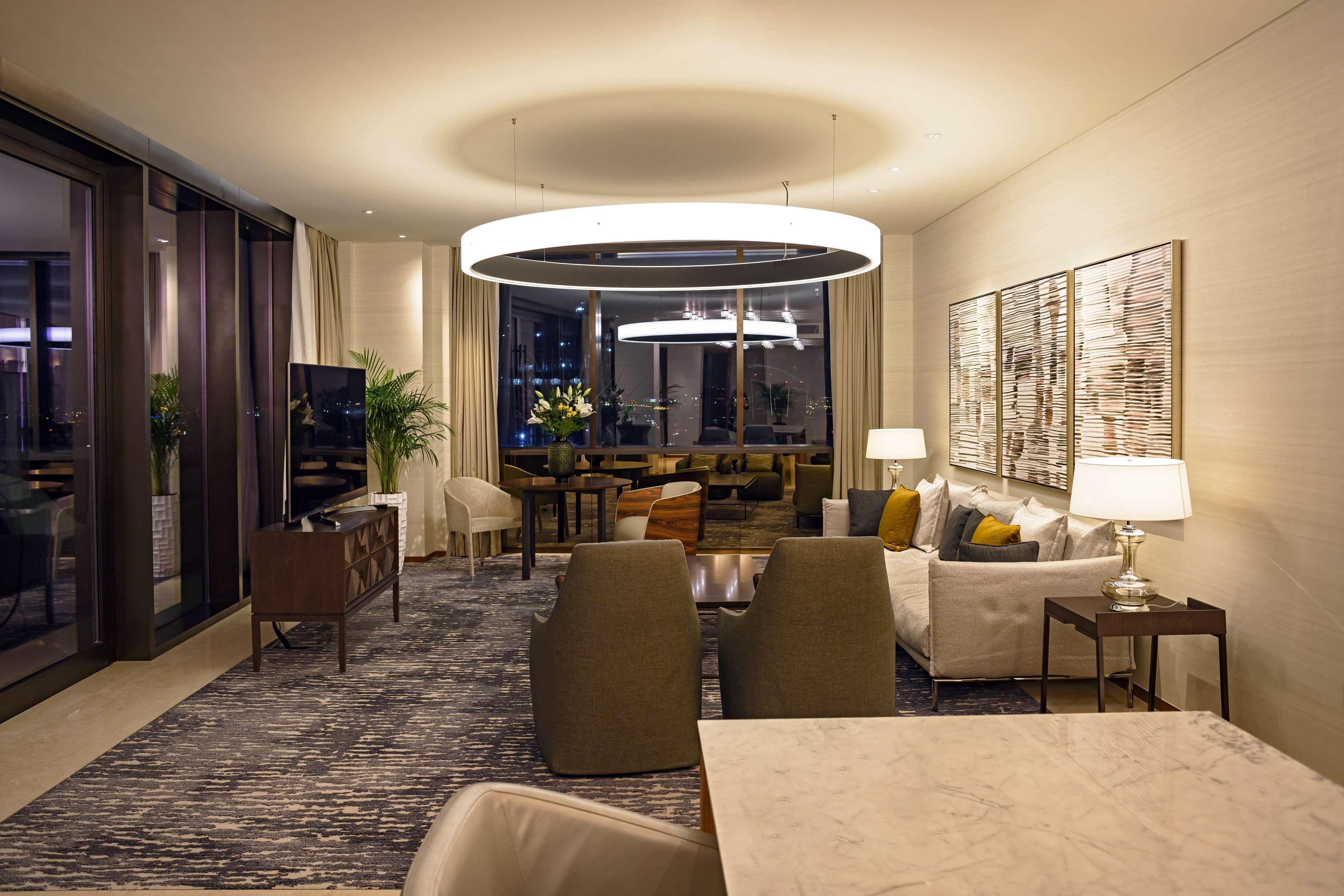 Park Hyatt Doha Hotel Kültér fotó A living room at The Ritz-Carlton, Chicago