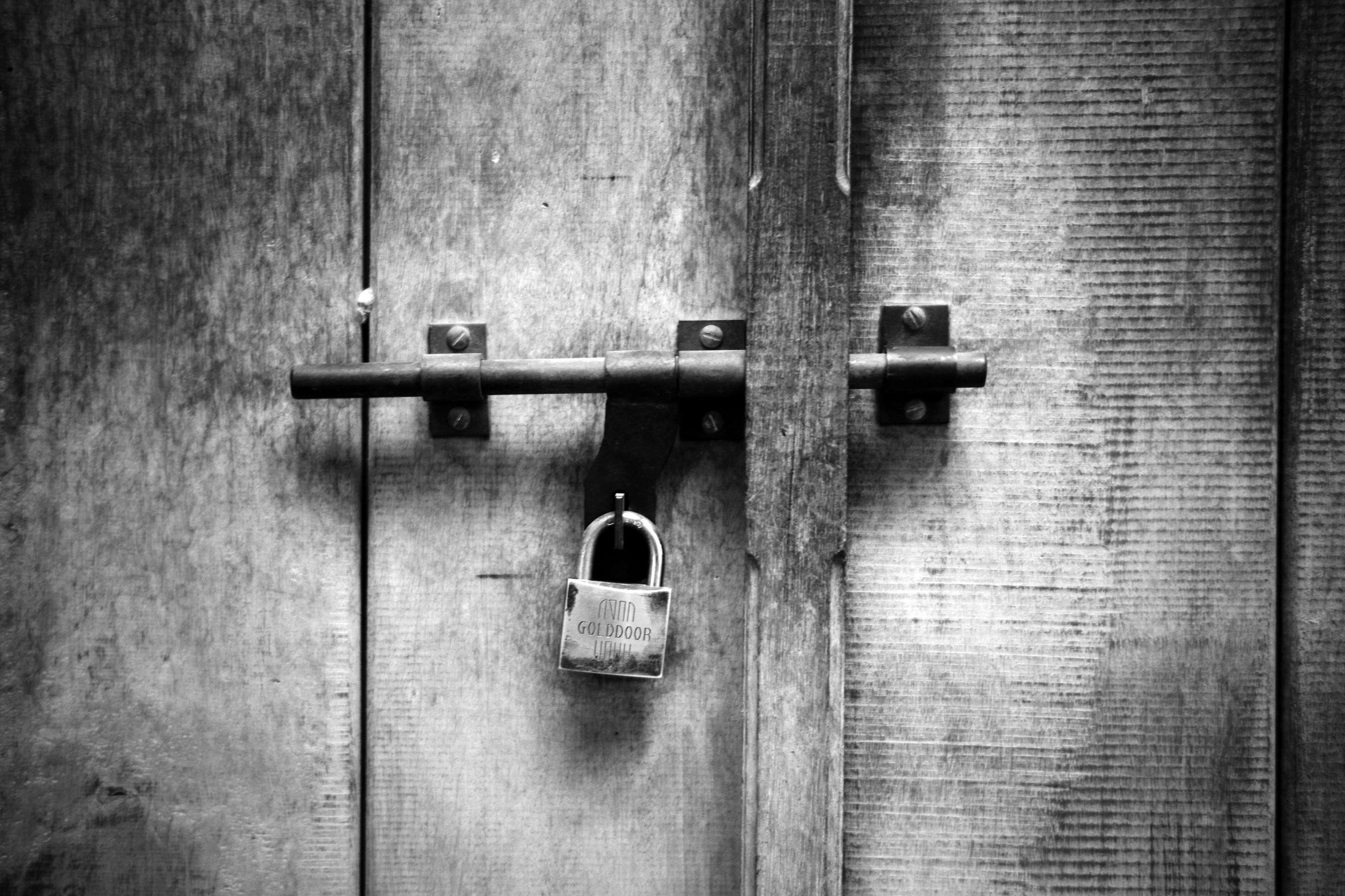 Park Hyatt Doha Hotel Kültér fotó A padlock and bolt